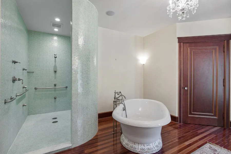 Modern shower installation